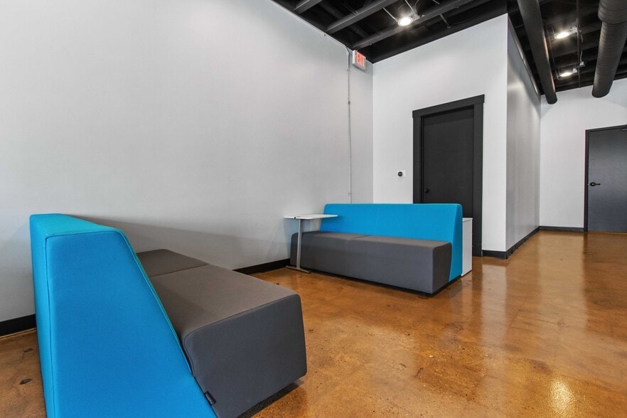 More Photos Of 423 W College Ave, Appleton General Retail For Sale