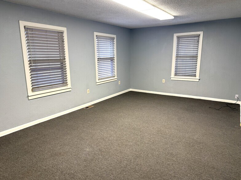 More Photos Of 5 Swope Ave, Colorado Springs Office For Sale
