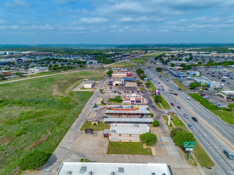 More Photos Of 6325 Lake Worth Blvd, Fort Worth General Retail For Sale