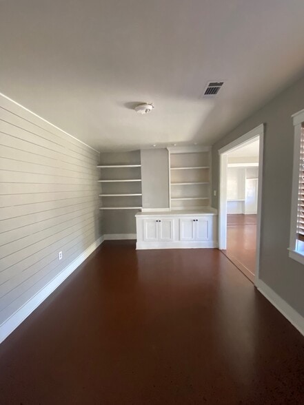 More Photos Of 1617 Ashley River Rd, Charleston Freestanding For Lease