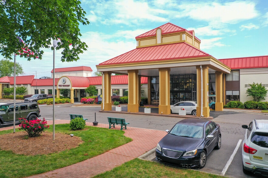 More Photos Of 6205 Ramada Dr, Clemmons Hotel For Sale