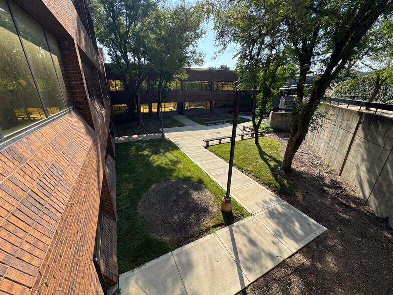 More Photos Of 4370 W 109th St, Overland Park Office For Lease