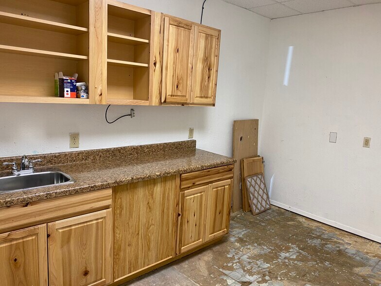 More Photos Of 2301 Midwestern Pky, Wichita Falls Unknown For Lease