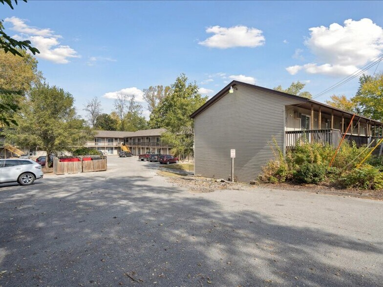 More Photos Of 732 Michael St, Iowa City Apartments For Sale