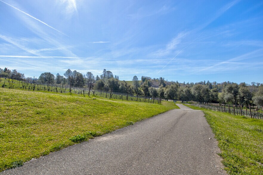 More Photos Of 7449 Fairplay Rd, Somerset Specialty For Sale