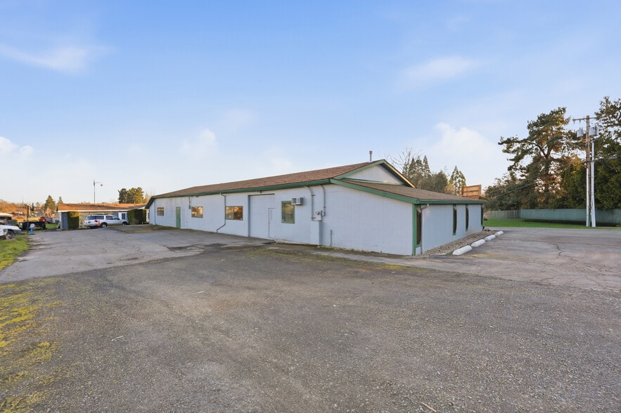 More Photos Of 941 SW Alder St, Dundee Warehouse For Lease