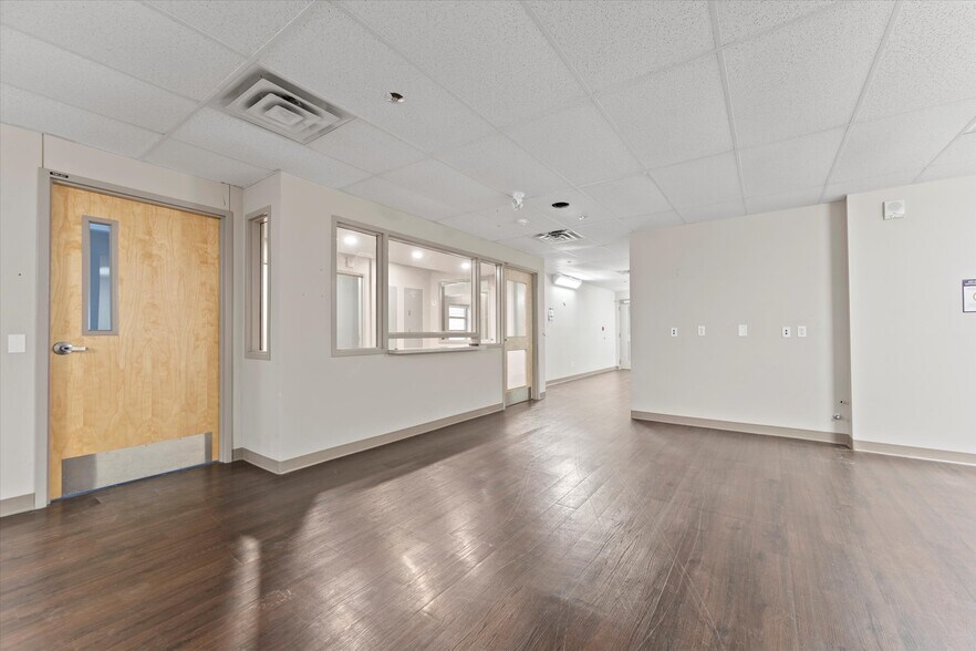 More Photos Of 736-744 Ouellette Av, Windsor Storefront For Sale