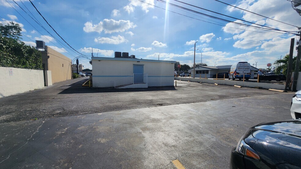 More Photos Of 9601 SW 40th St, Miami Medical For Sale