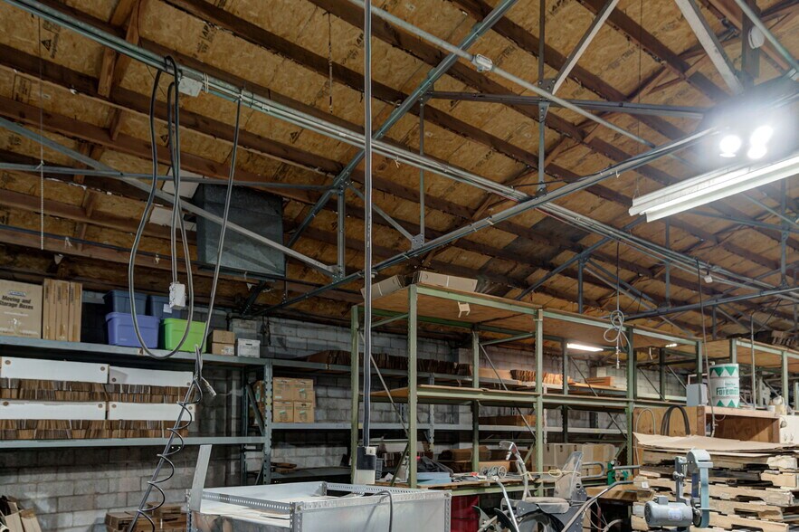 More Photos Of 515 Kings of Leon Ln, Oklahoma City Manufacturing For Sale