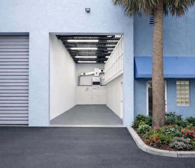 More Photos Of 6761 W Sunrise Blvd, Plantation Warehouse For Lease