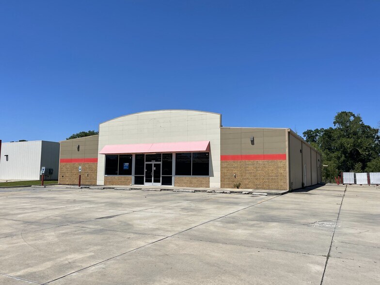 More Photos Of 44034 Highway 429, Saint Amant Freestanding For Lease