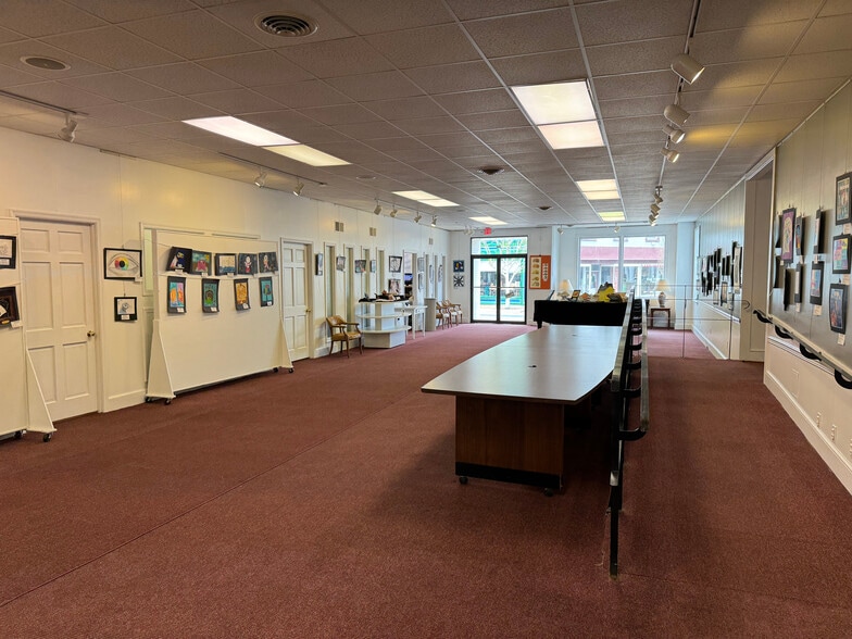 More Photos Of 305-307 E Main St, Front Royal Office For Sale