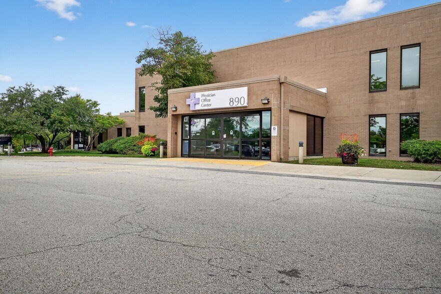 More Photos Of 890 S Garfield Ave, Libertyville Medical For Lease