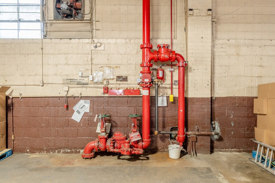 More Photos Of 8950 127th St, Richmond Hill Warehouse For Sale