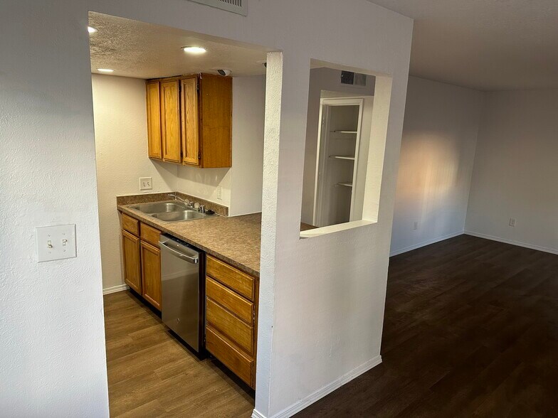 More Photos Of 2810 Vail Ave SE, Albuquerque Apartments For Sale