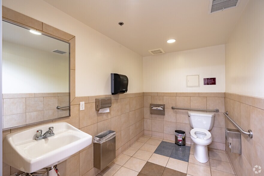 More Photos Of 421 S Glendora Ave, West Covina Medical For Lease