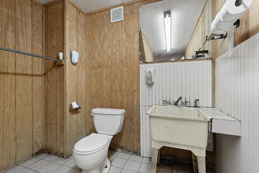 More Photos Of 15928 County Road 108, Hilliard Service For Sale