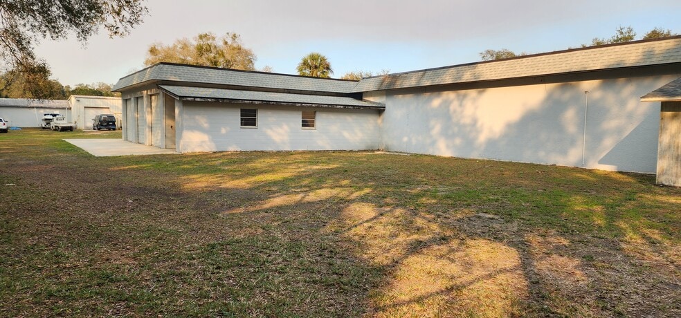 More Photos Of 284 S Center St, Pierson Auto Repair For Lease