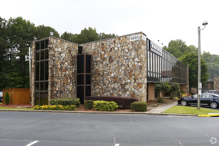 More Photos Of 6685 Peachtree Industrial Blvd, Atlanta Office Residential For Lease