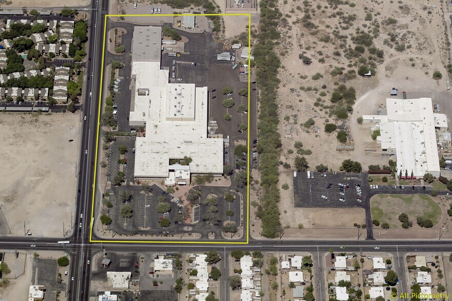 More Photos Of 4850 S Park Ave, Tucson Manufacturing For Lease