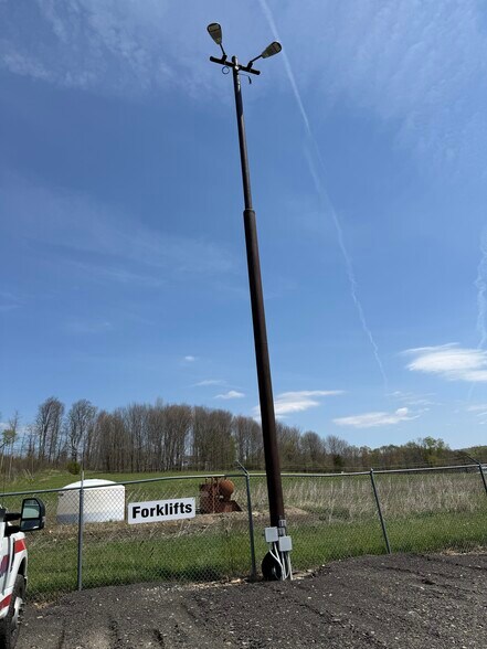 More Photos Of 4881 Pittsburgh Rd, Harrisville Light Distribution For Sale
