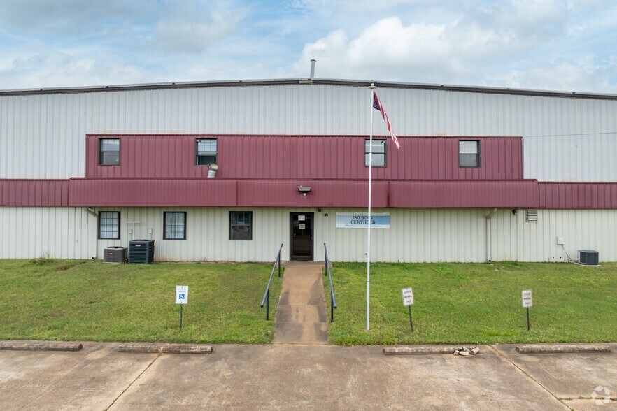 More Photos Of 400 E Industrial Park Rd, Holly Springs Manufacturing For Lease