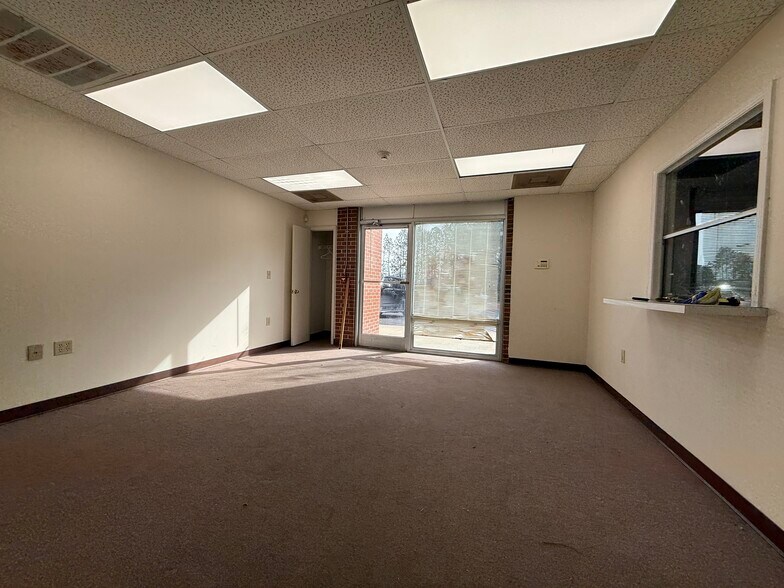 More Photos Of 150 Southmoore Ave, Aberdeen Warehouse For Lease