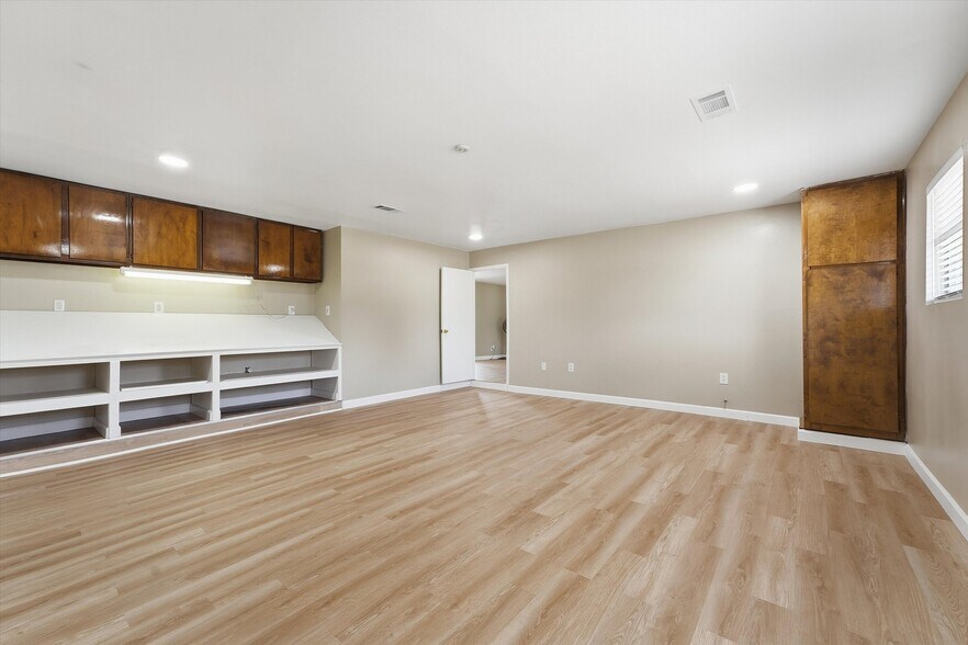 More Photos Of 8438 Windfern Rd, Houston Land For Lease