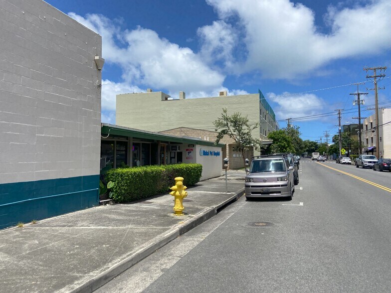 More Photos Of 420 Uluniu St, Kailua Storefront Retail Office For Sale