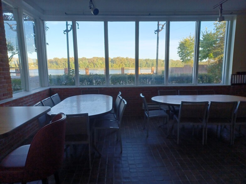 More Photos Of 215 Judiciary St, Aurora Restaurant For Sale