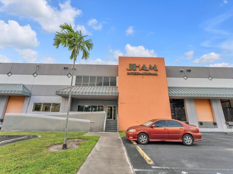 More Photos Of 10855 NW 27th St, Doral Warehouse For Lease