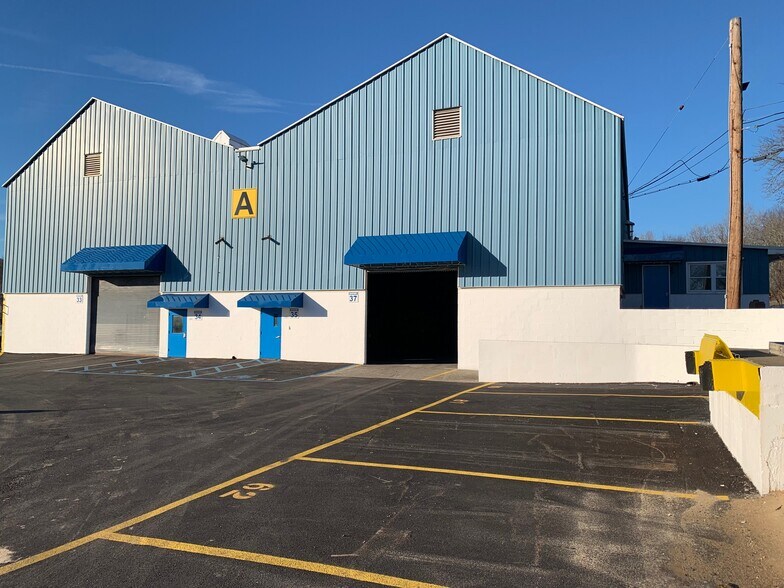 More Photos Of 1048-1050 Lower South St, Peekskill Manufacturing For Lease