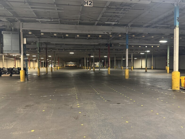 More Photos Of 1551 E Willow St, Kankakee Warehouse For Lease
