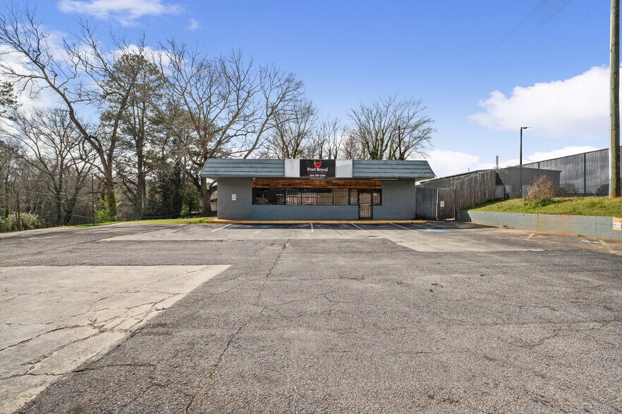 More Photos Of 2575 Flat Shoals Rd, Decatur Freestanding For Sale