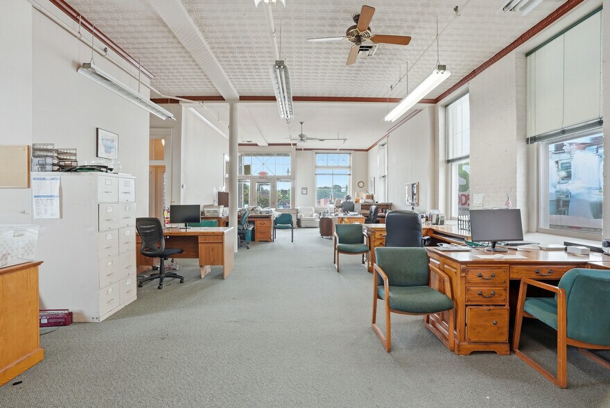More Photos Of 115 E 5th St, Fulton Office For Sale