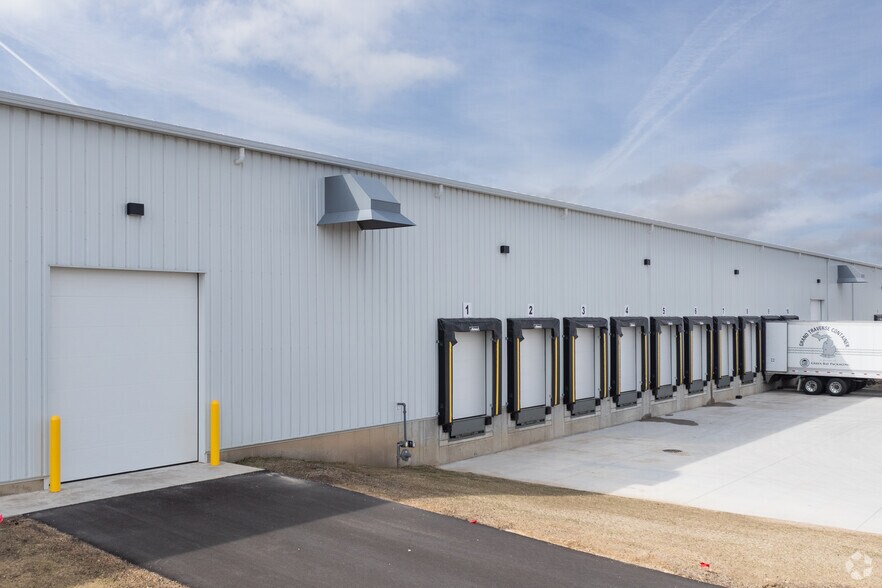 More Photos Of 4640 60th St, Kentwood Distribution For Lease