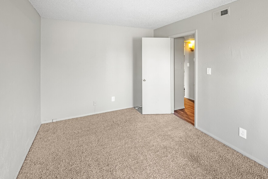 More Photos Of 407 Galaxy Road, Sapulpa Apartments For Sale