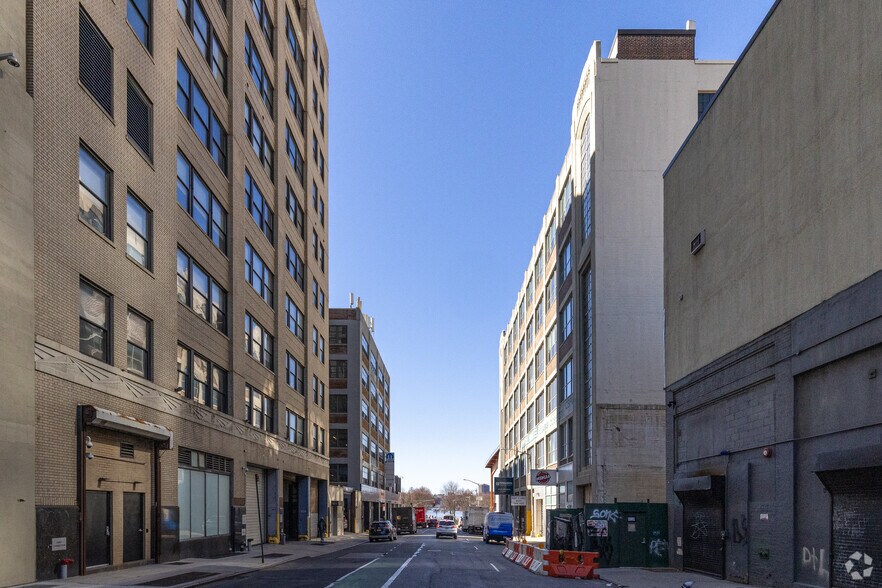 More Photos Of 625 W 55th St, New York Warehouse For Lease