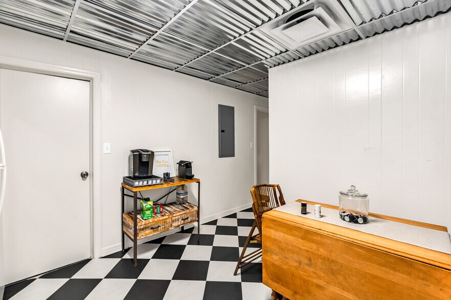 More Photos Of 372 Ahern St, Atlantic Beach Loft Creative Space For Sale