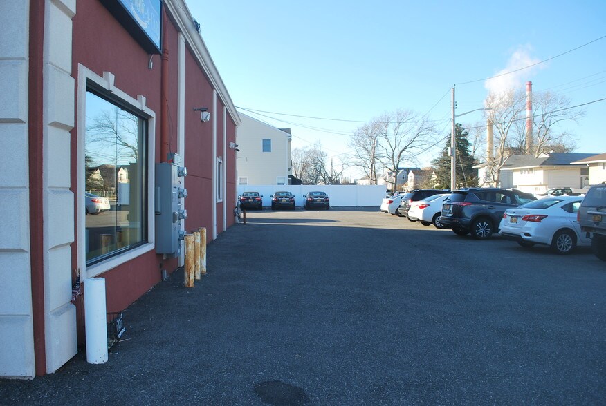 More Photos Of 4000 Austin Blvd, Island Park Storefront For Lease