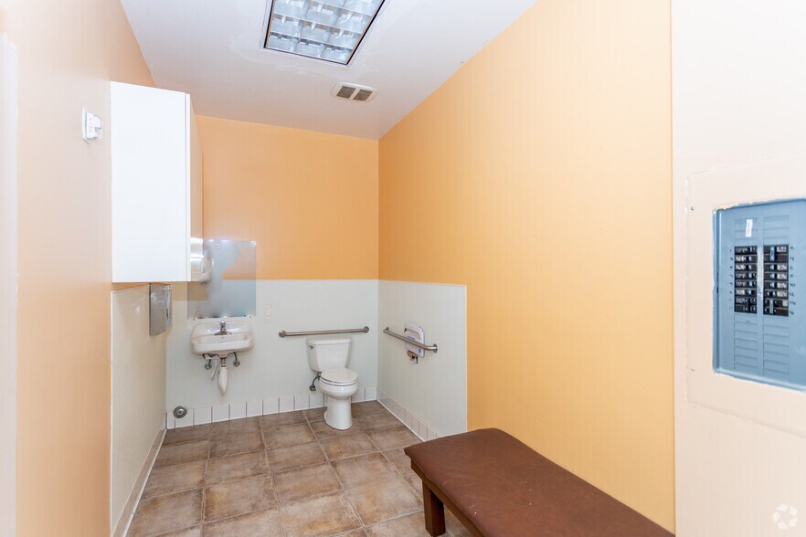 More Photos Of 940 E Valley Pky, Escondido Unknown For Lease