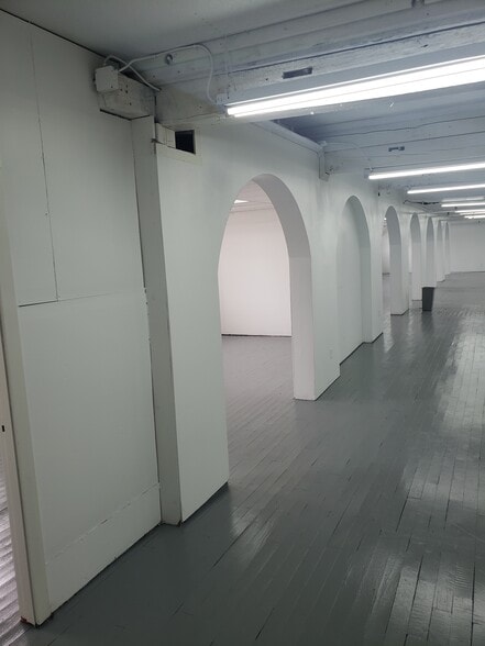 More Photos Of 33 Elm St, Merrimack Warehouse For Lease