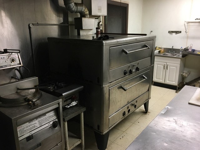 More Photos Of 541 University Pkwy, University Park Convenience Store For Sale