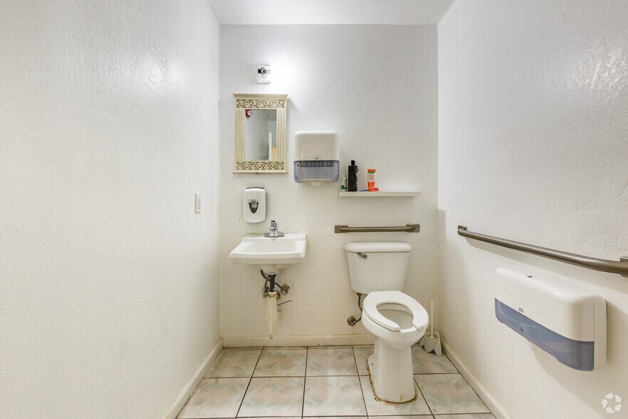 More Photos Of 6040 SE Front Rd, Belleview Assisted Living For Sale