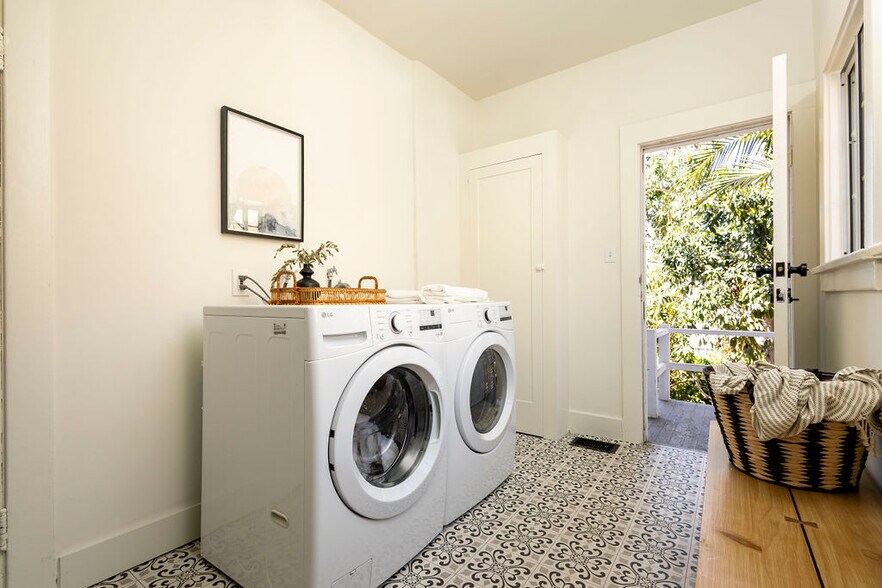 More Photos Of 1053 Hudson ave, Los Angeles Apartments For Sale