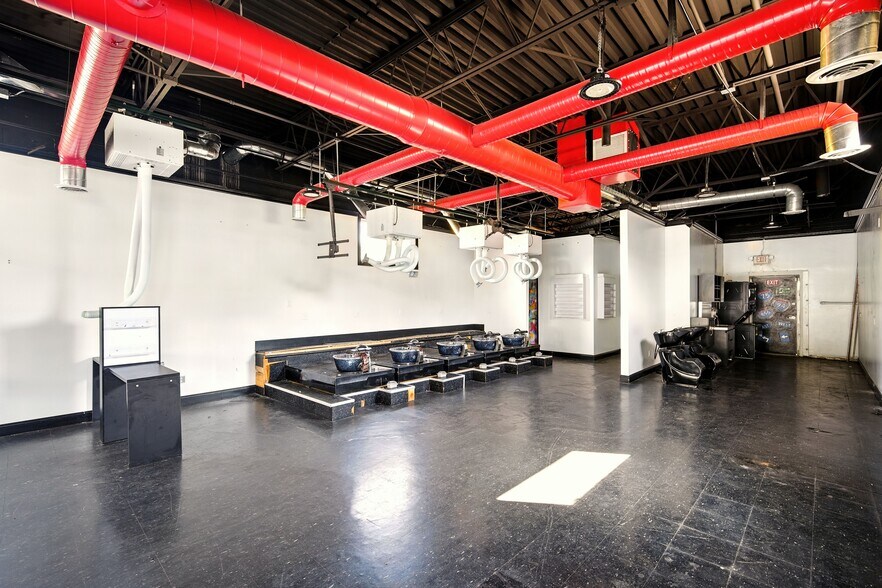 More Photos Of 8235 W 8 Mile Rd, Detroit Storefront For Sale