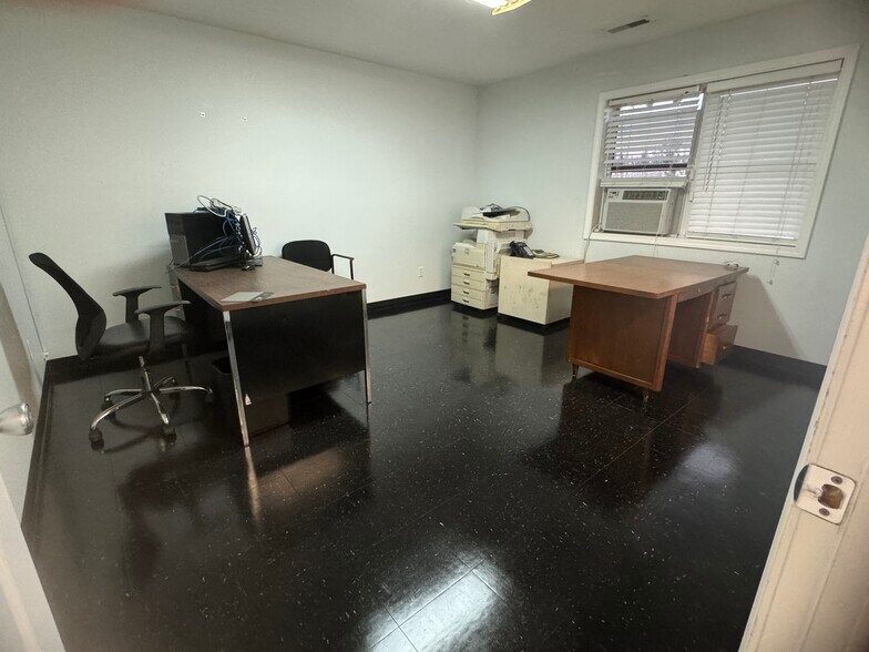 More Photos Of 2229 Bradford Hicks Dr, Livingston Auto Dealership For Sale