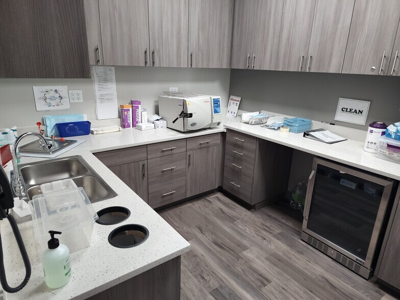 More Photos Of 1600 W Sunset Rd, Henderson Medical For Lease