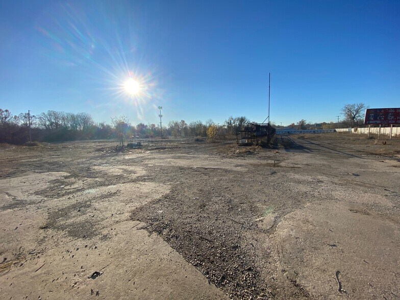 More Photos Of 2039 N Yale Ave, Tulsa Truck Terminal For Lease