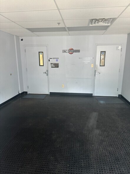 More Photos Of 220 West Parkway, Pompton Plains Light Distribution For Lease